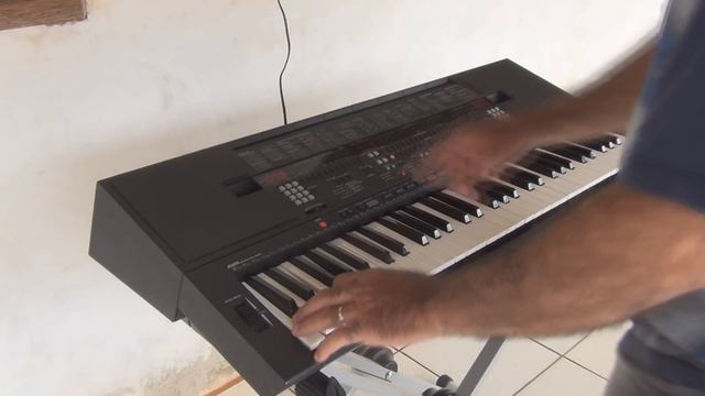 Yamaha Keyboard PSR SQ16 смотреть онлайн