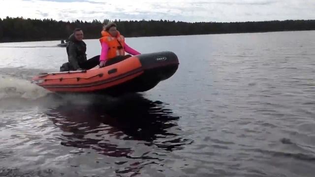 Лодка Angler Reef 360 Triton НД (киль тримаран) на ходовых тестах смотреть онлайн