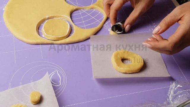Американские ПОНЧИКИ ДОНАТС/Donuts с шоколадной глазурью. Рецепт с дрожжами смотреть онлайн