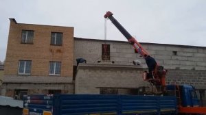 Монтаж плит перекрытия манипулятором