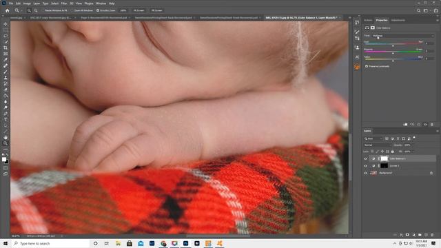 Fixing blue or purple skin on newborn in Photoshop with selective color, layer mask, curves, actio смотреть онлайн