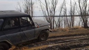 Штатный УАЗ 469 На военных мостах