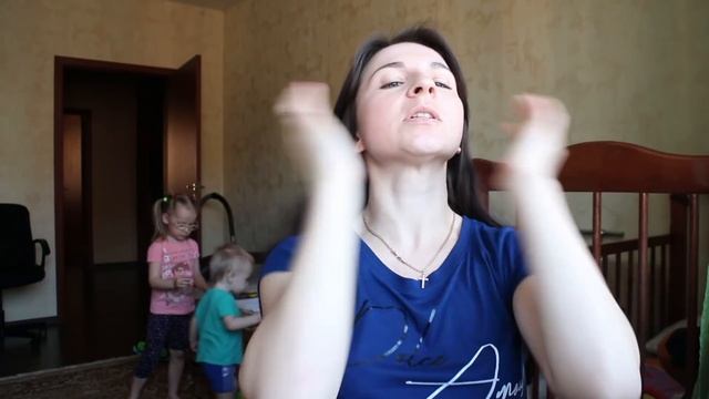 Диван, пленка, большие щеки...
