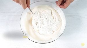 Просто заливаю КЛУБНИКУ тестом! Простой КЛУБНИЧНЫЙ пирог на КЕФИРЕ. Пирог с клубникой в духовке