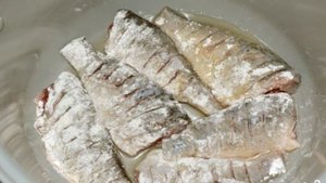 Карась в сметане в мультиварке