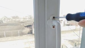 Как затянуть ручку на пластиковом окне