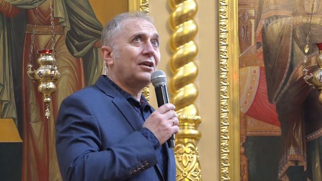 В Кузнецке освятили купола и кресты для Вознесенского кафедрального собора смотреть онлайн