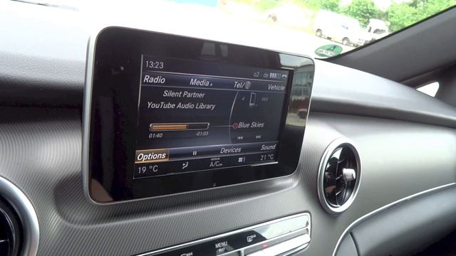 2015 Mercedes-Benz V 250 BlueTEC Start-Up and Full Vehicle Tour смотреть онлайн