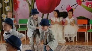 ТАНЕЦ ЮНЫХ КРУТЫХ ДЖЕНТЕЛЬМЕНОВ!КАК МАЛЬЧИКИ ПОЗДРАВИЛИ ДЕВОЧЕК В ДЕТСКОМ САДУ!С ПРАЗДНИКОМ 8 МАРТА