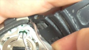 Как вынуть батарейку в электронных часах CASIO?