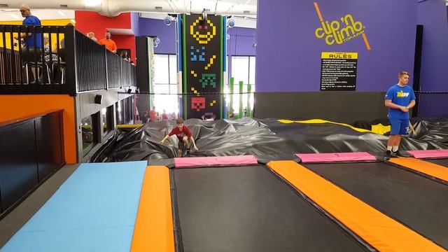 Top Jump Pigeon Forge Spring Break '17 смотреть онлайн