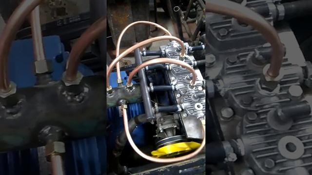 Компрессор из ДВС .ВАЗ 2106 и головок компрессора ПАЗ .производительностью 1300 литров в минуту . смотреть онлайн