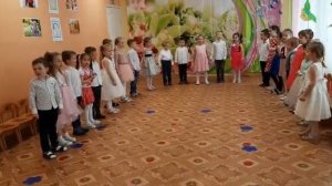 Песня про маму "Солнышко в окошко светит нам с утра" Подготовительная гр.