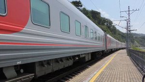 Электровоз 2ЭС4к-045 с пассажирским