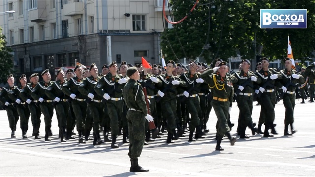 Парад Победы в Луганске, ЛНР. 9 мая 2016 года 