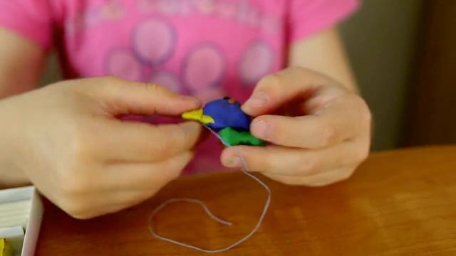 Рукодельки Влада и Мира мастерят аквариум. Своими руками. Видео для детей смотреть онлайн