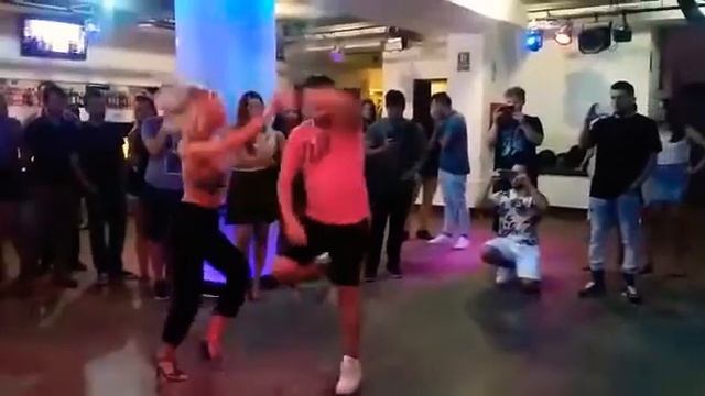 ROBER Y DENISE - J. BALVIN, WILLY WILLIAM -MI GENTE - COVER BACHATA DJ TRONKY смотреть онлайн