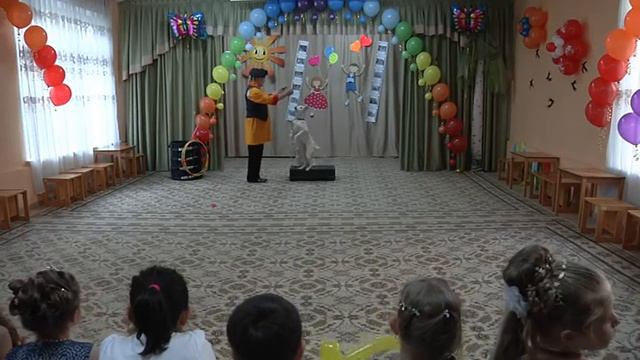 Клоуны в садике (2015) смотреть онлайн