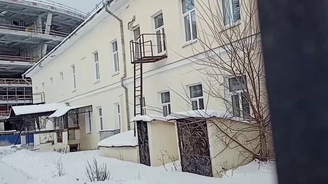 Окна под землёй. Засыпанные дома в Екатеринбурге смотреть онлайн