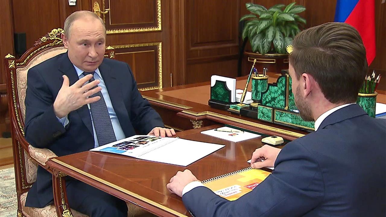 Итоги работы за год обсудили Владимир Путин и генеральный директор общества "Знание" Максим Древаль