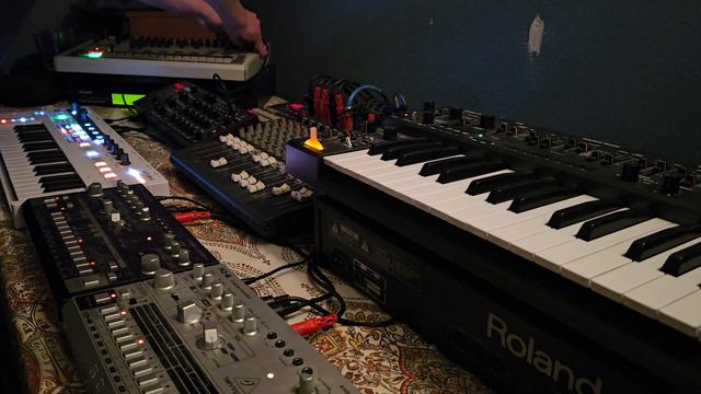 An acid house jam using various synths dawless all hardware смотреть онлайн