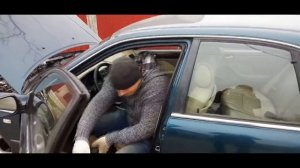 Запуск машины и трактора китайским пусковым устройством. Jump start a car and tracktor