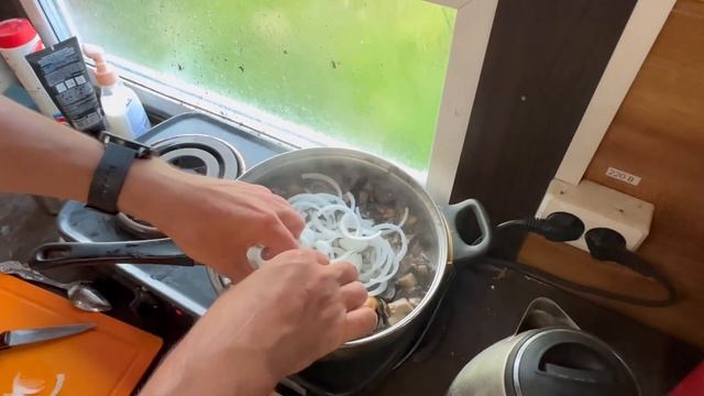 Ужин на работе, жареная картошка с грибами по простому смотреть онлайн