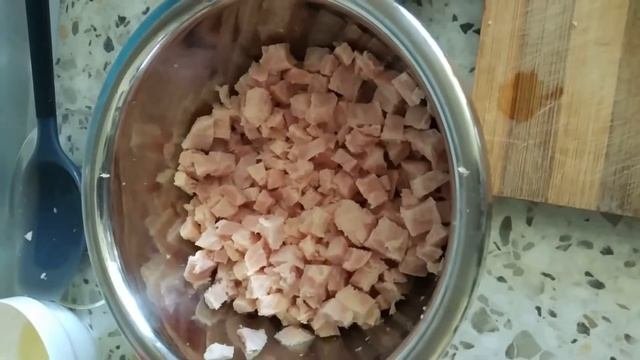 Пицца с грибами колбасой и сыром. #пицца #пиццарецепт