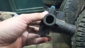 Фланец системы охлождения на тридатчика для Пассат Б 3.  Тройник системы охлождения под 3 датчика