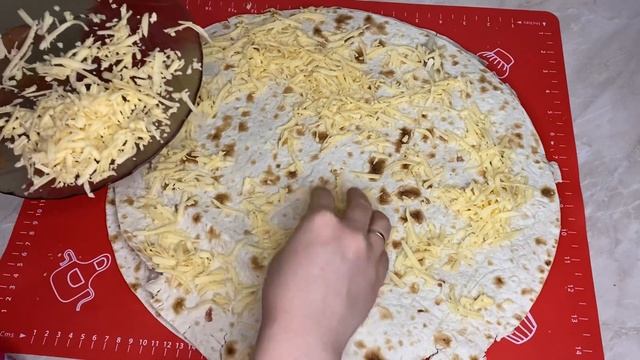 Лаваштан рулет.Рулетики из лаваша с фаршом и сыром.