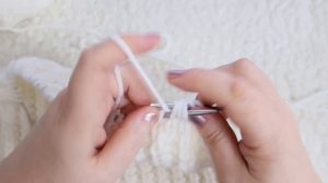 Шапка спицами с отворотом. С двусторонним узором.