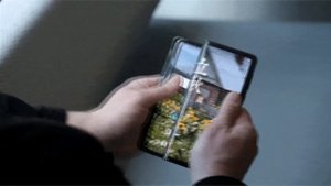 TCL - смартфон с выдвижным дисплеем и смартфон складывающийся втрое