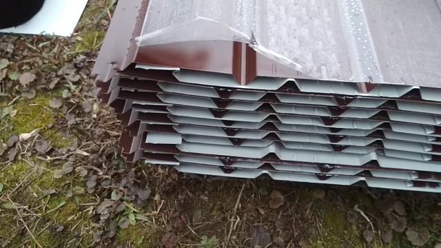 Монтаж подшивки кровли металлическим сайдингом.