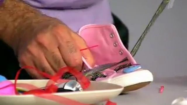 Сам себе дизайнер. Как обновить старую детскую обувь смотреть онлайн