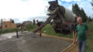 ЗАЛИВКА МОНОЛИТНОЙ ПЛИТЫ В ВОЛОКОЛАМСКОМ РАЙОНЕ, АРМАТУРНЫЙ КАРКАС И ПРИЁМ БЕТОНА!