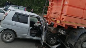 ВРЕЗАЛАСЬ В КАМАЗ