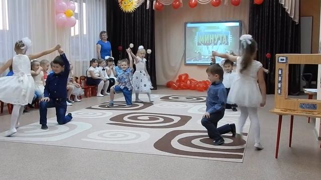 Танец мальчиков и девочек