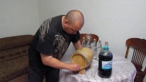 Первая заливка дубовой бочки.