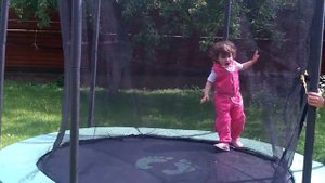 Дети веселятся. Смешные дети. Funny kids. Baby and trampoline. Дети на батуте 4.  Смешные дети.