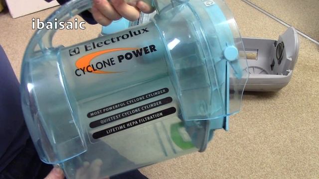Electrolux Cyclone Power Bagless Vacuum Cleaner Unboxing & First Look смотреть онлайн