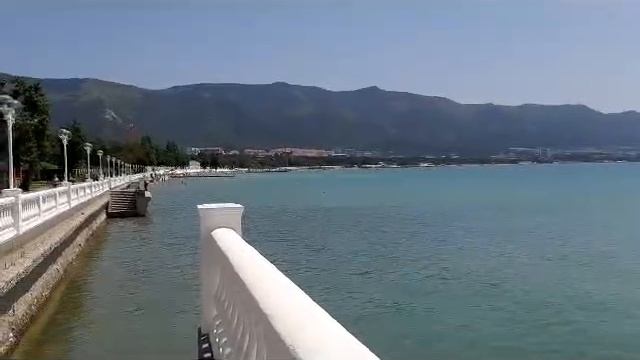 Власти Геленджика объяснили появление большого темного пятна в море