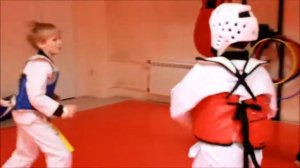 Тхэквондо. Тренировочный поединок детей. 겨루기