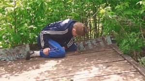 Школьник блюёт из за пьянки :)