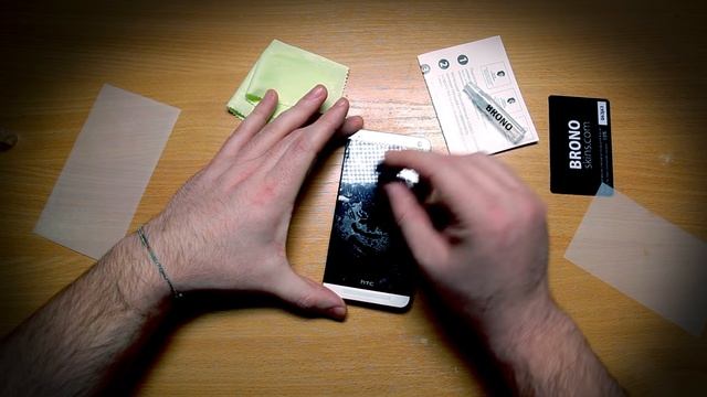 Видео инструкция по наклейке защитной пленки BRONOskins на телефон смотреть онлайн