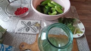 Огурцы на зиму без уксуса с красной смородиной и горчицей.