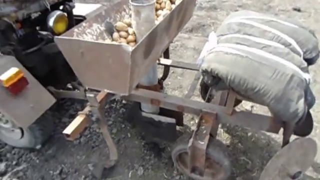 Самодельная картофелесажалка на минитрактор. смотреть онлайн
