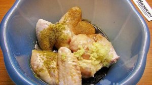 Куриные крылышки в медово-соевом соусе в микроволновке