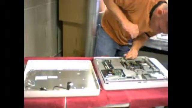 iMac 20" G5 LCD Swap- The Easy Way смотреть онлайн