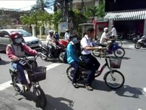 Нячанг (Nha Trang). Движение на улицах.