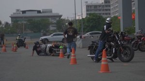 Что будет, если нажать передний тормоз на мотоцикле в повороте